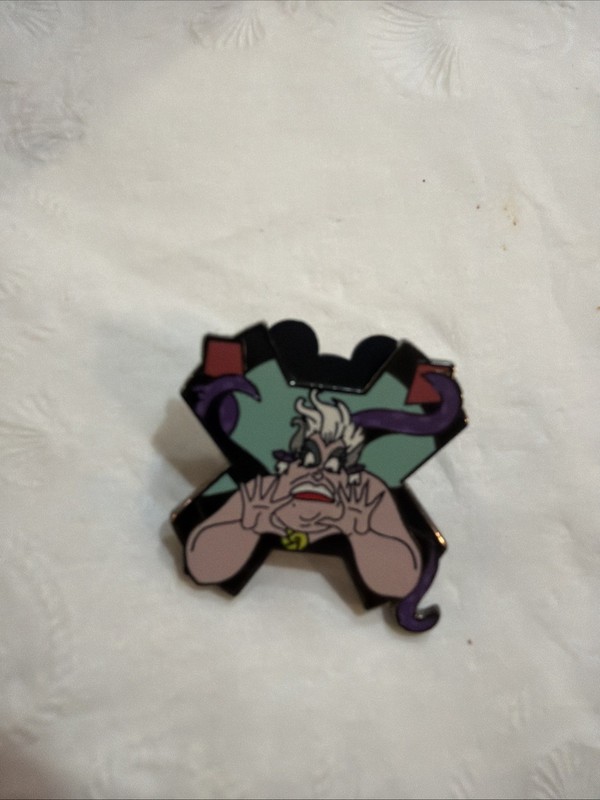Disney Villains Ursula Little Mermaid 2009 Puzzle Set Pin 68967