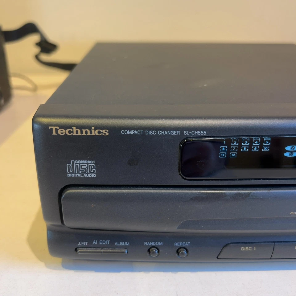 Technics SL-CH555 CD Changer MASH Multi-Stage Noise Shaping 3 Disc Player - Image 4 of 4