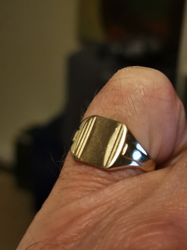 MENS Ladies 9ct YELLOW GOLD DECORATED SIGNET RING SIZE R 1/2 9 1934? Pinkie - Picture 1 of 8