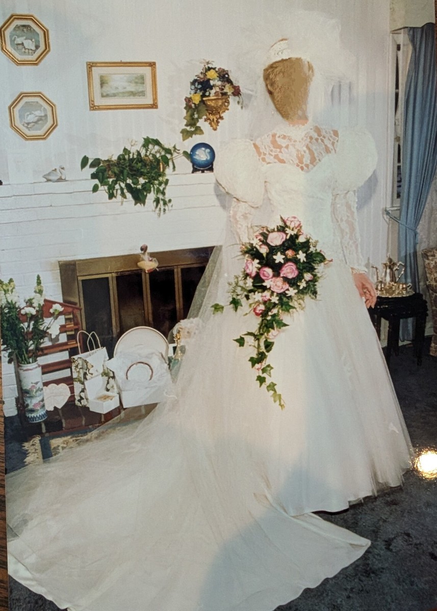 Preserved Vintage Wedding Gown- Ivory Size 1993 W/ Tiara Fit And Flare  Mermaid