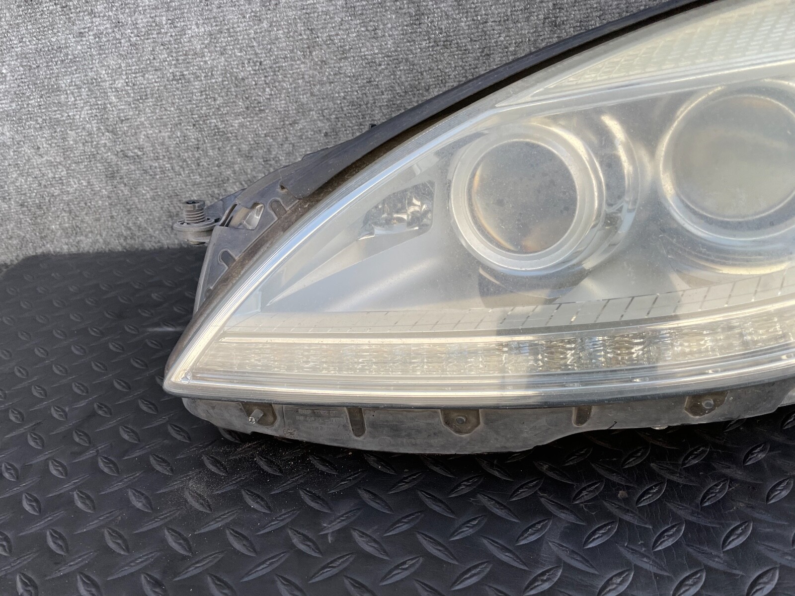 MERCEDES BENZ S Class W221 Left Driver Side Xenon Headlight 