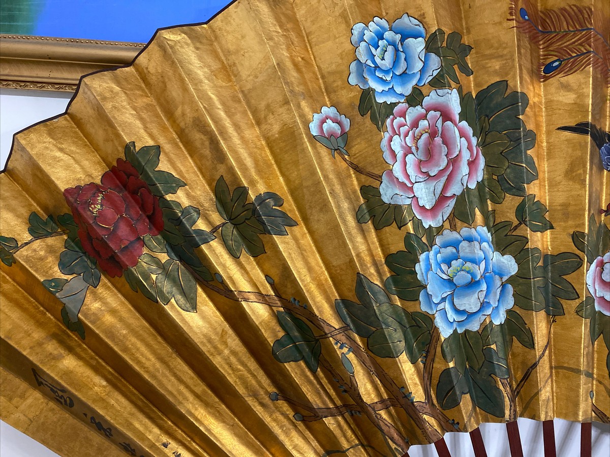 UNIQUE & BEAUTIFUL VINTAGE EXTRA LARGE ASIAN CHINESE FAN WALL