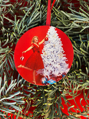KELLY CLARKSON CHRISTMAS TREE ORNAMENT Gift Exchange Stocking Stuffer