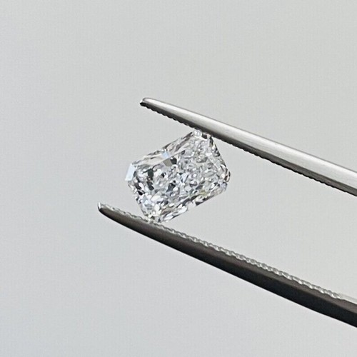 Diamant Brut Certifié GIA 0,35 Carat Couleur F Clarté VS1 Taille Princesse - Neuf Avec étiquette