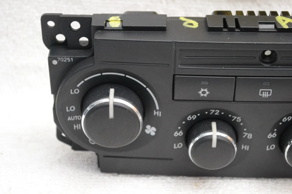 Переключатель климат-контроля температуры переменного тока Dodge Charger Magnum 2005–2007 годов выпуска - Изображение 2 из 4