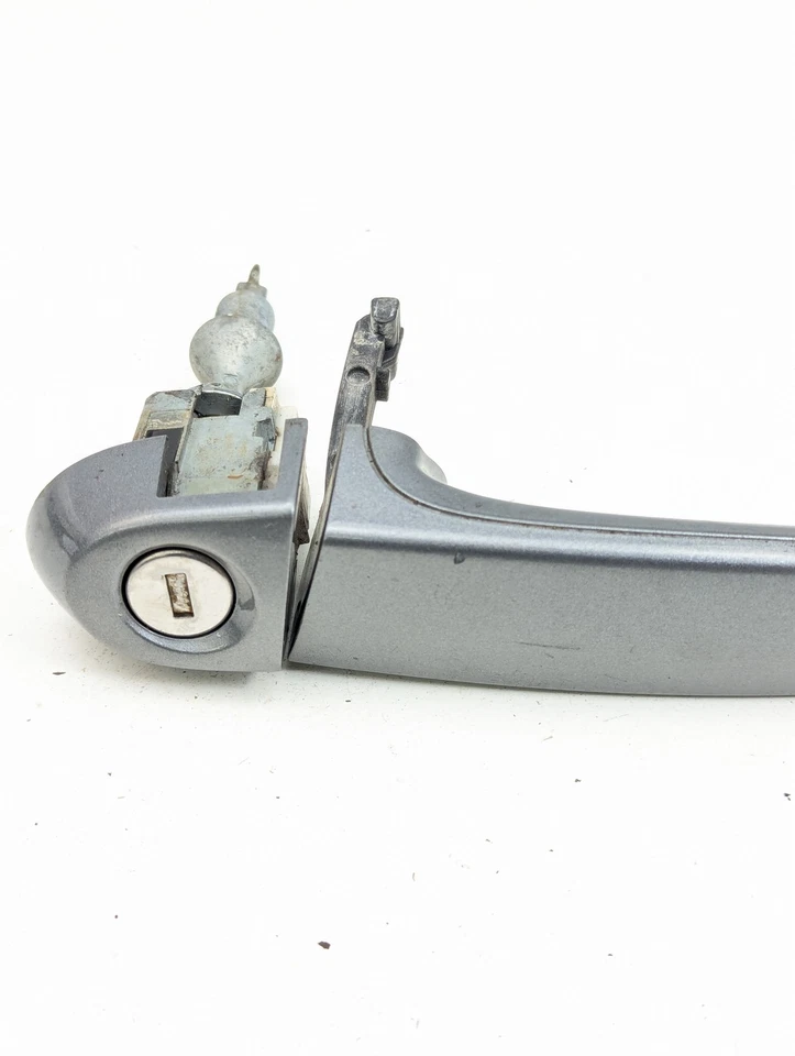 Manija de la puerta del conductor delantero OEM BMW E60 328i 2008-2011 Foto 2 de 4
