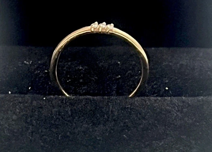 Delicado anillo de 3 diamantes de oro rosa sólido de 14 k talla 5,5 Foto 4 de 4