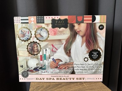 FAO Schwarz, Pampered Play, Day Spa Beauty Set, 76 Piece Salon Kit