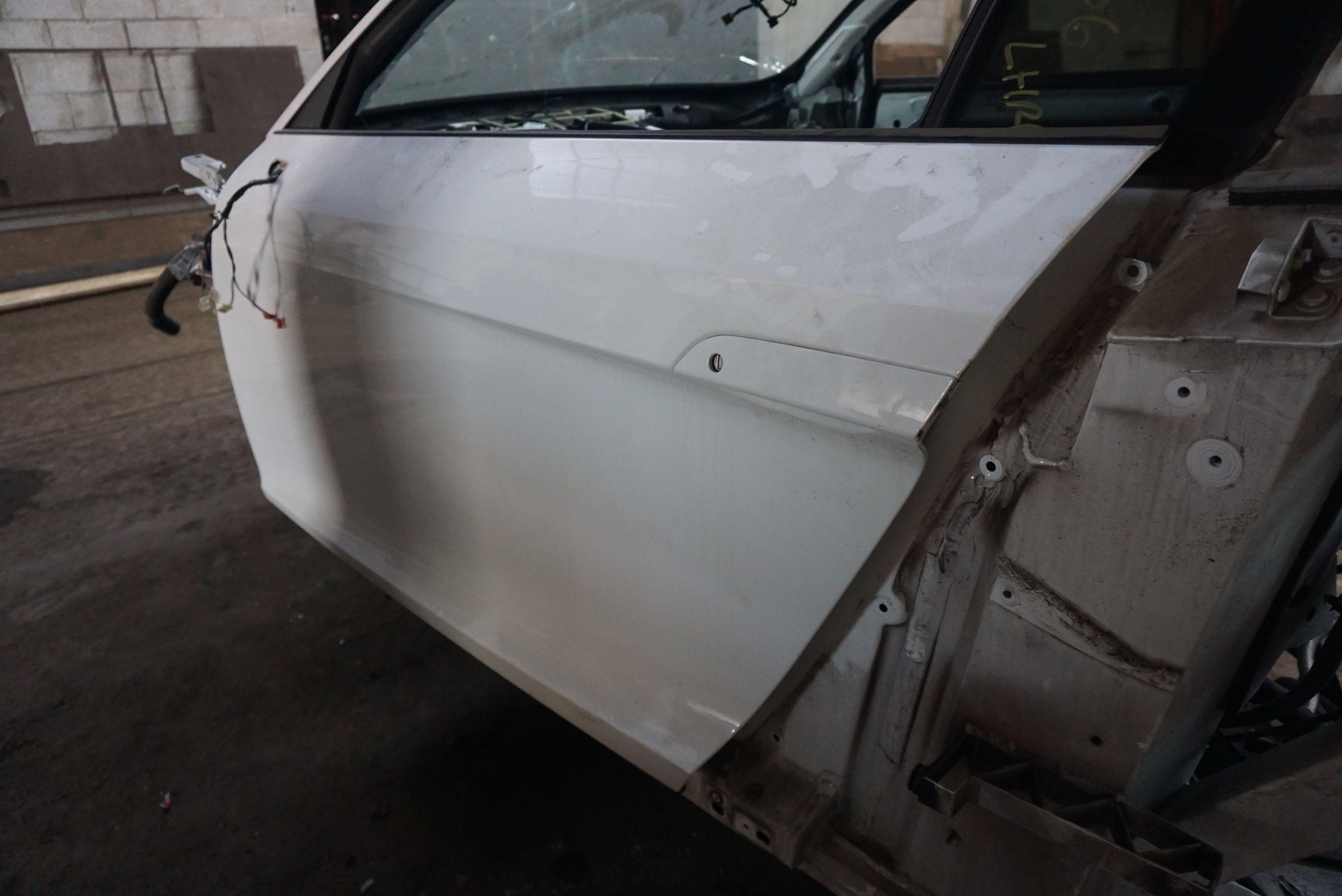 Front Left Driver Door Shell White Oem 420831051c Audi R8 Type 42 2008-15