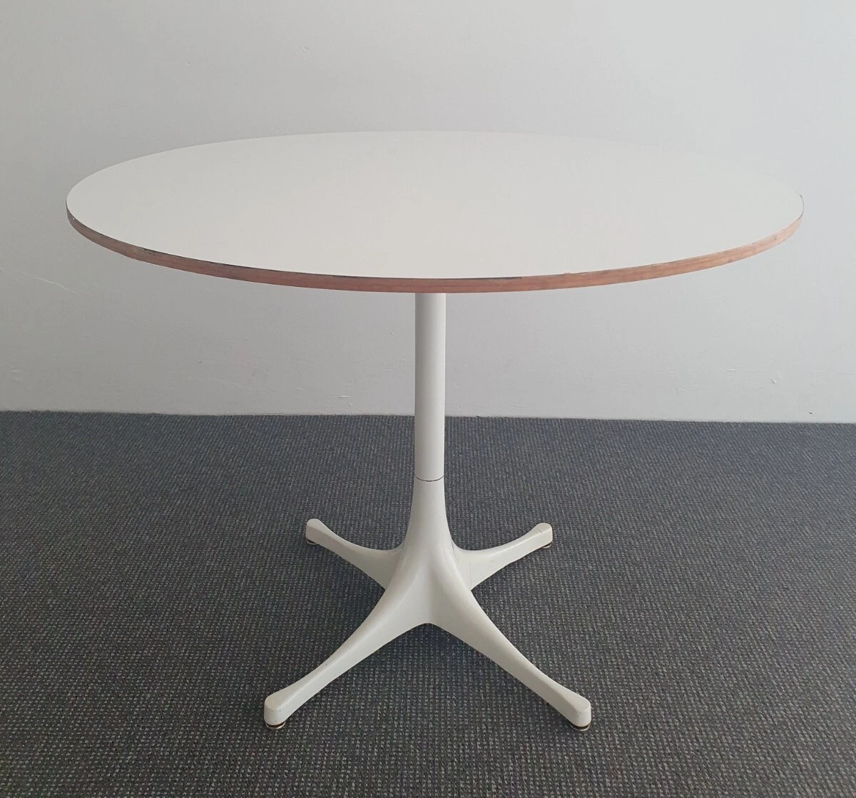 George Nelson 5452 Pedestal Table - Thumbnail 3
