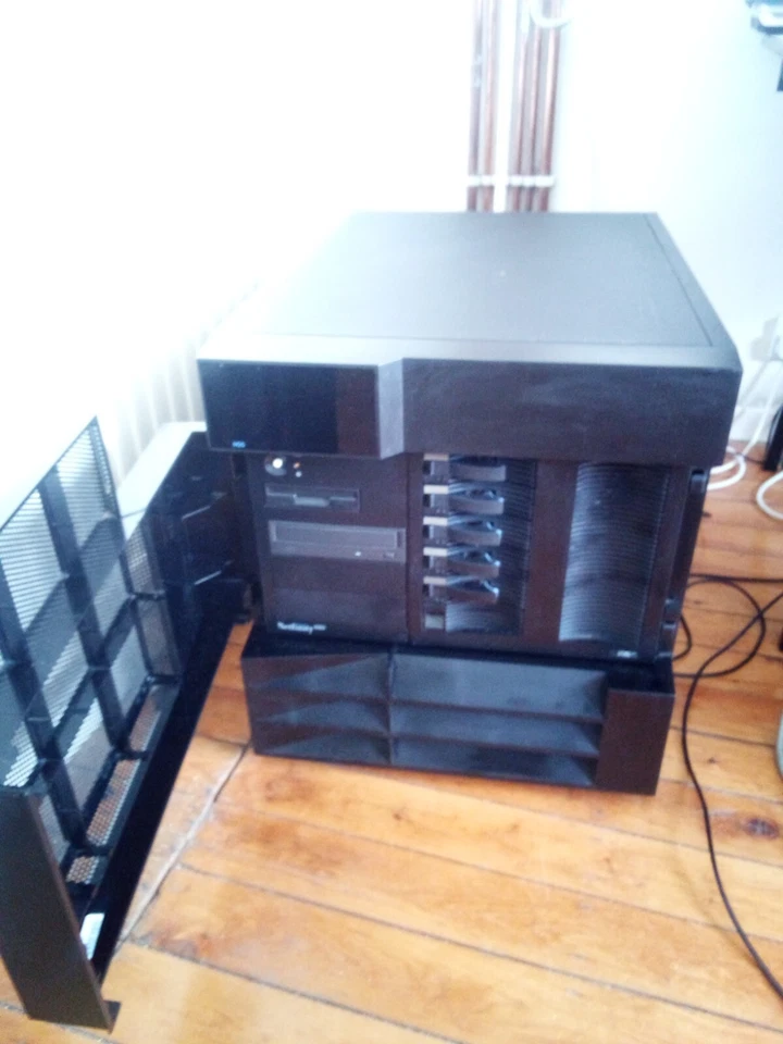 IBM Netfinity 5500 M20 8662-4RY PIII XEON 500MHz SERVER SALE - Image 2 of 4