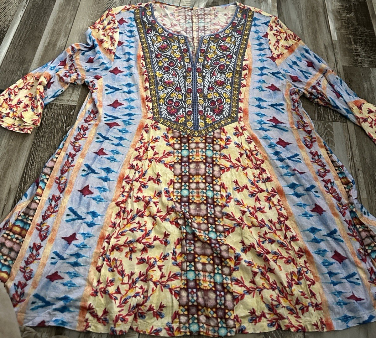 Soft Surroundings Women's PL Multicolor Embroidered Floral V-Neck 3/4 Tunic