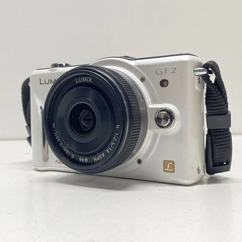 Цифровая камера Panasonic LUMIX DMC-GF2 12,1 Мп беззеркальная с объективом 14 мм - Изображение 3 из 4