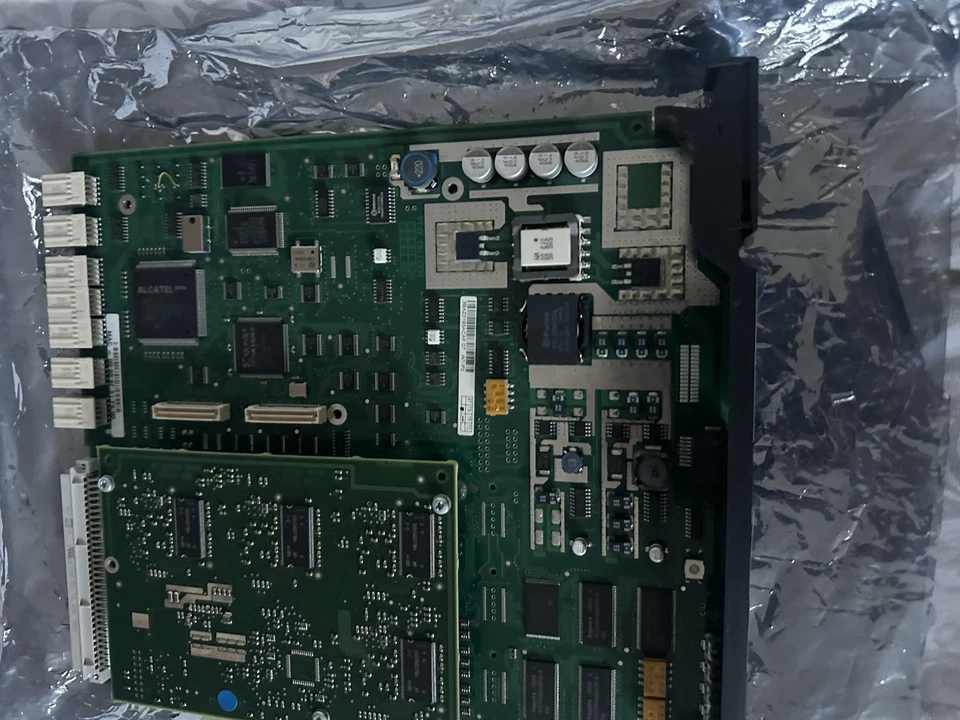 Alcatel INT-IP2 + 1 GIP4-4 para OmniPCX 4400 Enterprise 3BA23193AC 3BA 23221AA Foto 2 de 4