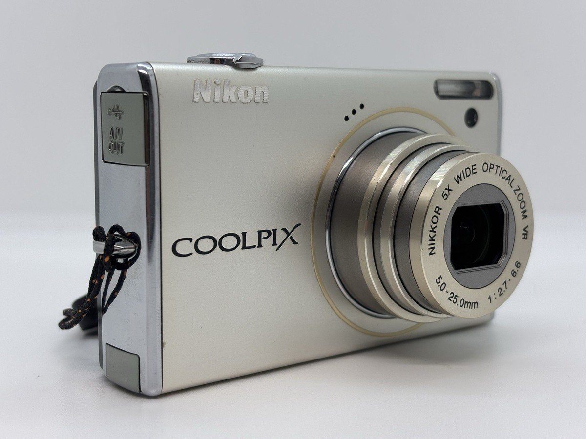 Nikon COOLPIX S640 Silver 12.2MP 5x zoom Compact Digital Camera