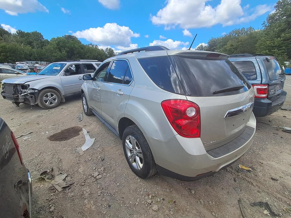 Pantalla de infoentretenimiento usada se adapta a: Chevrolet Equinox 2014 tablero inferior 7`` LT grado A Foto 4 de 4