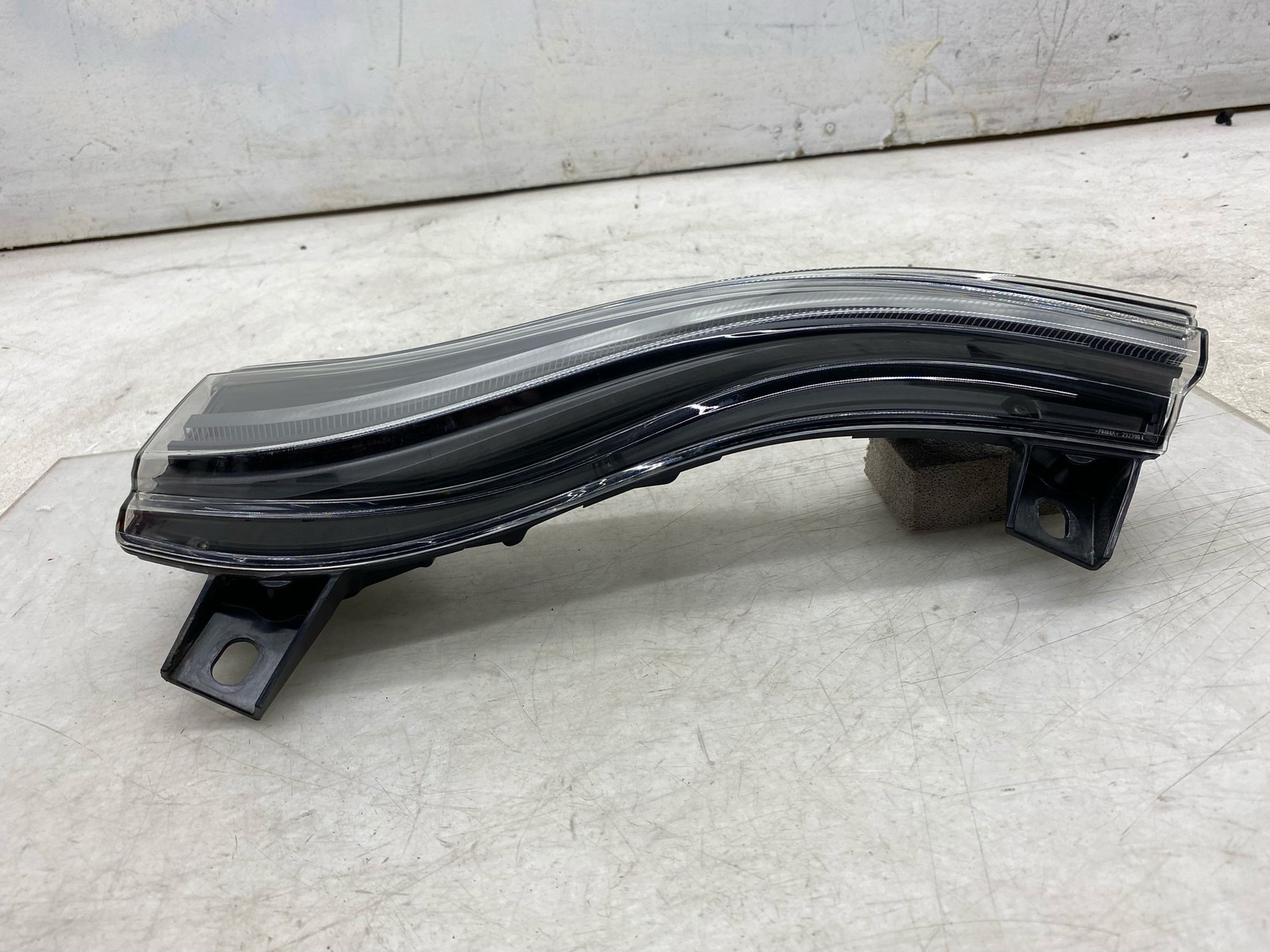 2020-2025 ASTON MARTIN DBX LH LEFT REAR LIFTGATE LED LIGHT LAMP MY83-138453-BD