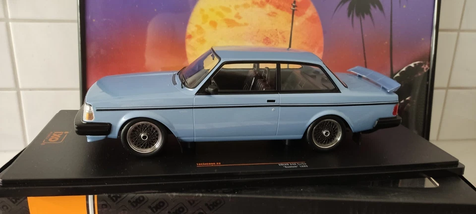 1:18 IXO - Volvo 240 Turbo "Custom" 1985 - Ovp - Sammlungsauflösung - Bild 1 von 4
