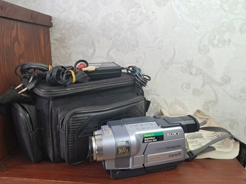 Sony PAL Handycam Camcorder - Digital8 - Video Transfer Camera DCR-TRV147E - Picture 3 of 24