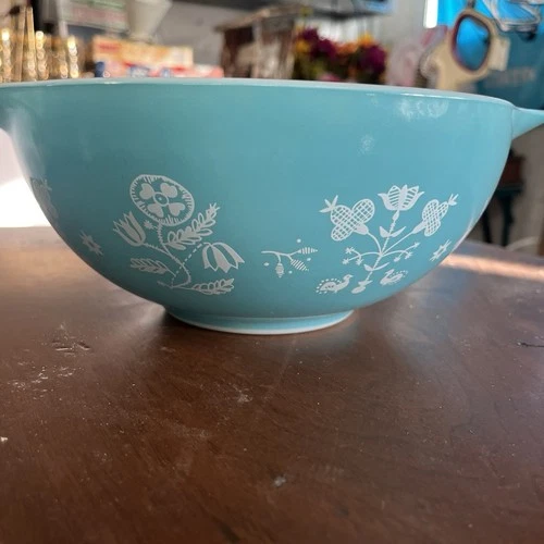 1958 PROMO PYREX TURQUOISE-NEEDLEPOINT EMBROIDERY CINDERELLA MIXING BOWL 443