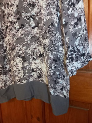 Joules Leah Grey Multicolour Shading Floral 3/4 Sleeve Blouse Top | Size UK 10 - Picture 4 of 17