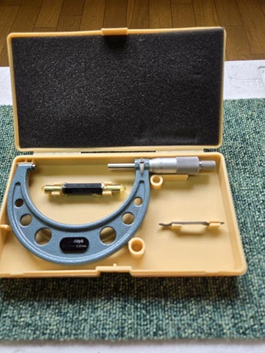 Mitutoyo Micrometer Om-100
