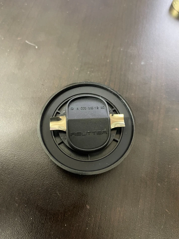 Original Mercedes W163 W164 W201 W202 W203 W208 W209 Engine Oil Filler Cap NEW - Image 4 of 4