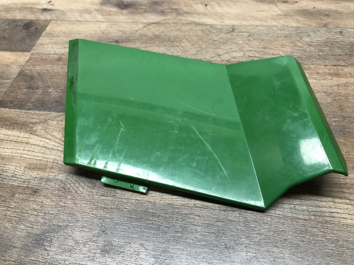John Deere GT242 GT262 GT275 M116032 RH Side Panel | eBay