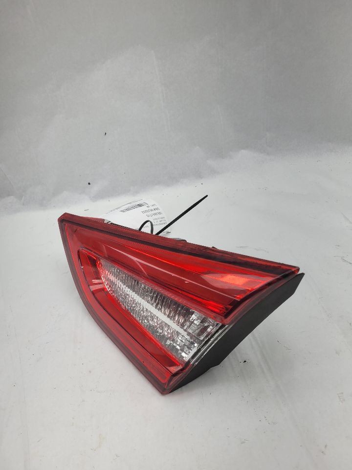 2014-2017 MASERATI QUATTROPORTE RIGHT INNER TAIL BRAKE LIGHT OEM 670009228