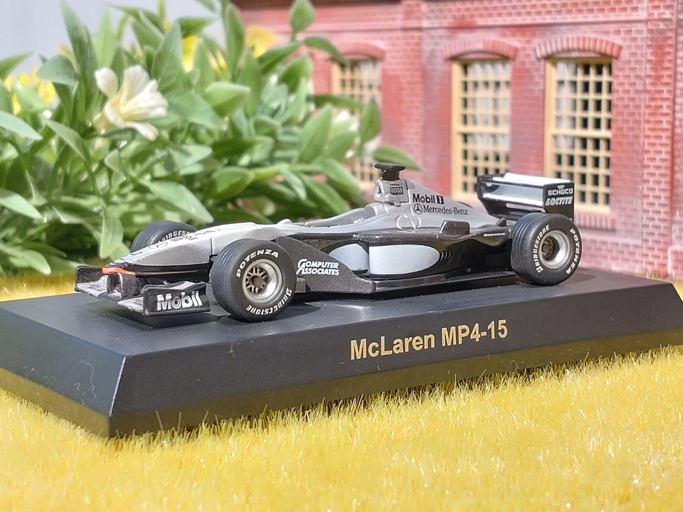 F1 200X / McLaren Mercedes / MP4-15 / Nº1 D.Coulthird / 1/64 Diecast car / Kyosho Foto 3 de 4