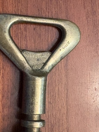 Ancien ouvre bouteille et tire-bouchon Brevettato Italie en laiton massif - Photo 3/3