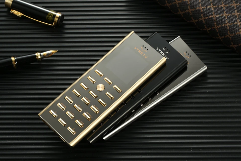 Slim Mini Credit Card Luxury Metal Dual SIM Telephone GSM Senior Mobile Phone - Image 2 of 4