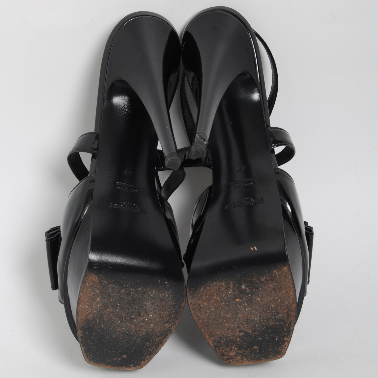 Sandali Yves Saint Laurent donna neri in pelle verniciata cinturino scarpe alte 40 euro