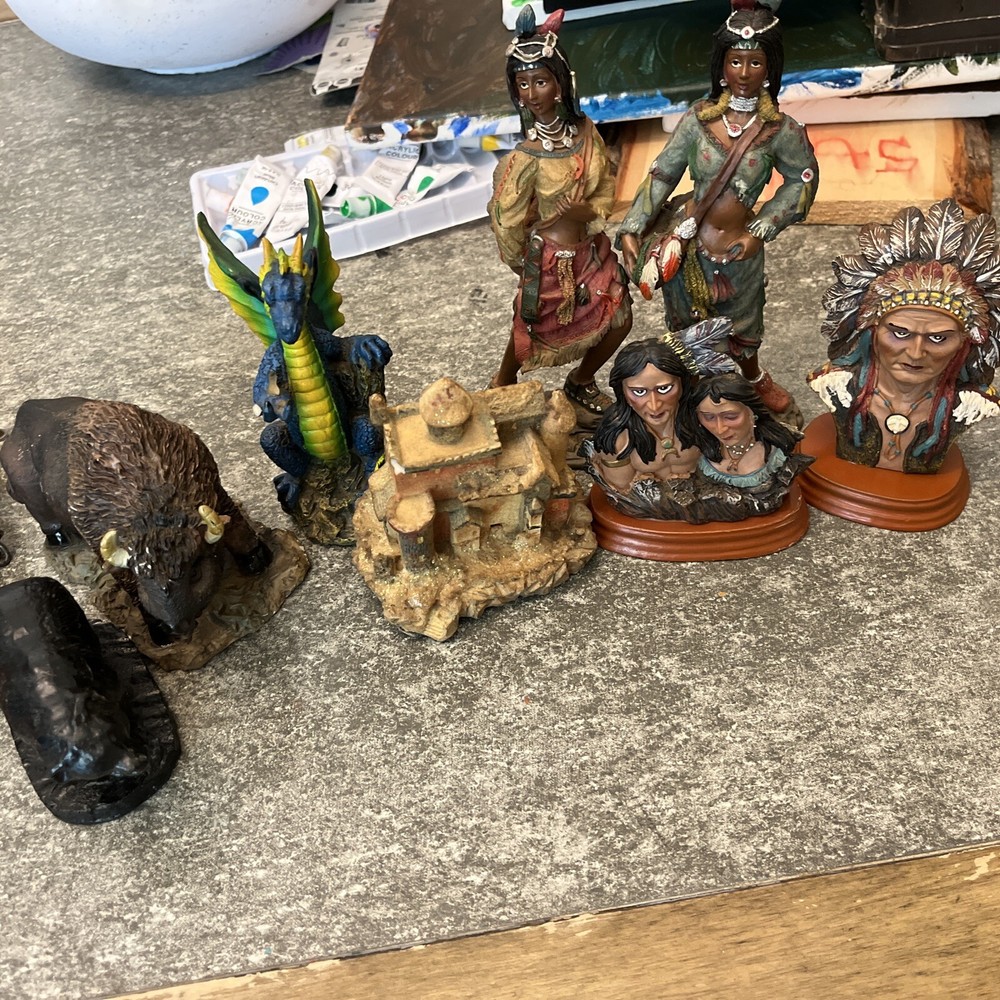 8 Lot Of Figurines