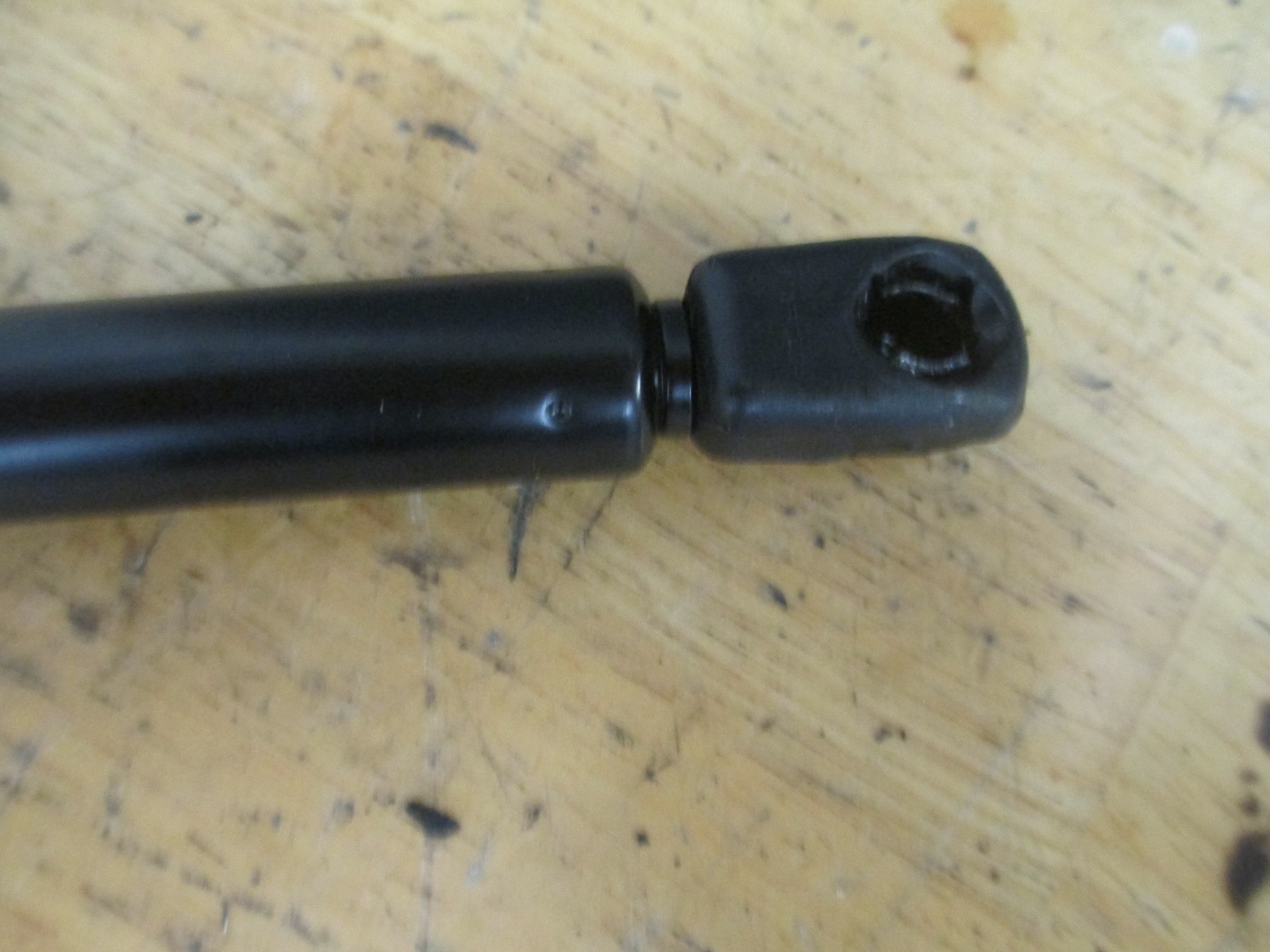 Ferrari 512 BBi - Boot Strut /  Stay # 61035800