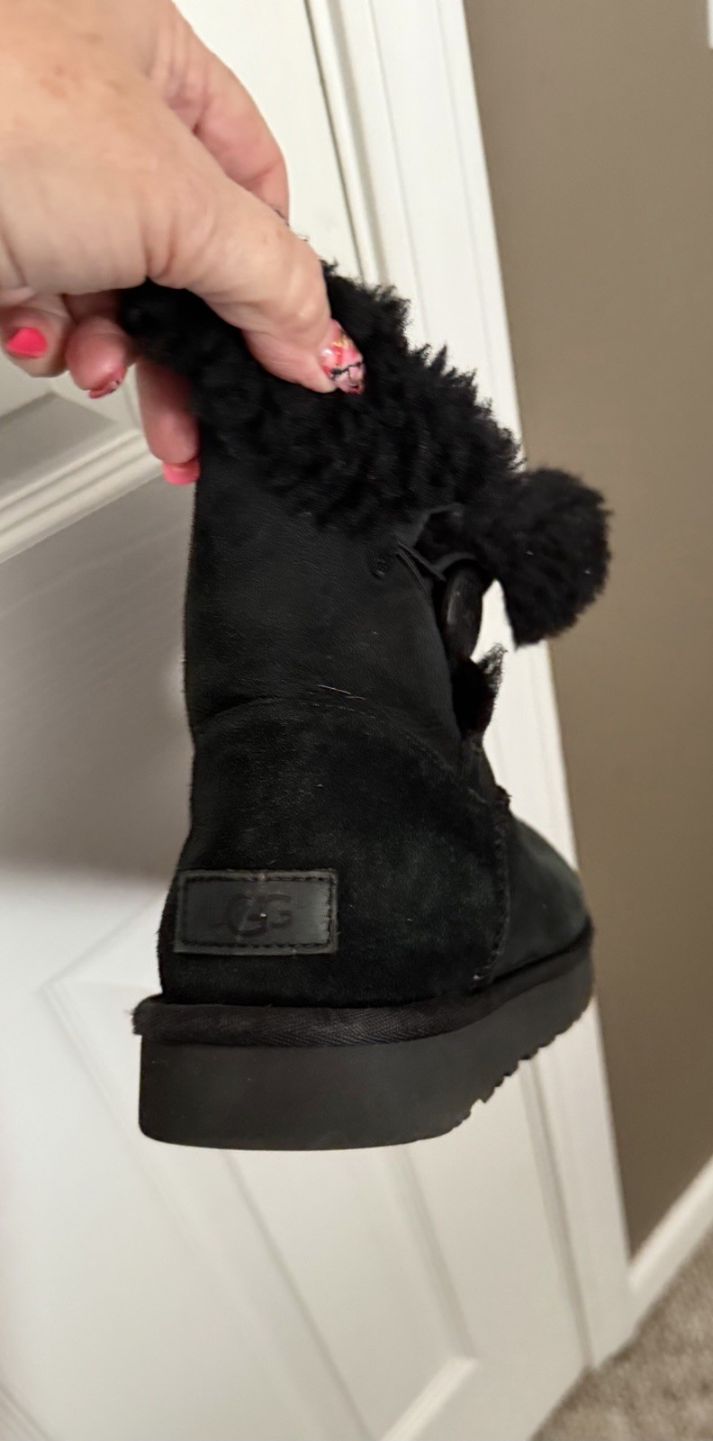 UGG 1016226 Shearling Pom Pom Lined Ankle Boots Black Suede Women's Size 10