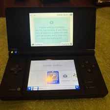 Nintendo DS DSi Black Console Excellent with Stylus and Charger - works