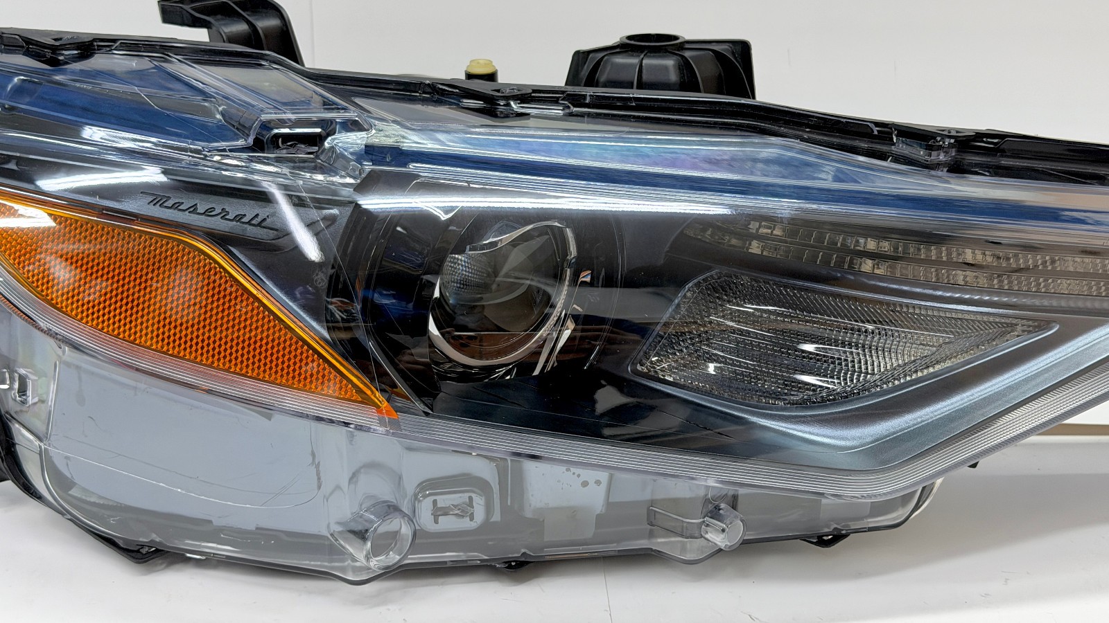 2017-2020 Maserati Levante Right RH Headlight OEM Adaptive AFS 3 Module Original
