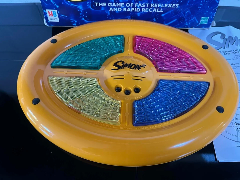 Simon 2 Electronic Game - 2 Sided - Vintage 2000 MB - RARE - Working - Image 2 of 4