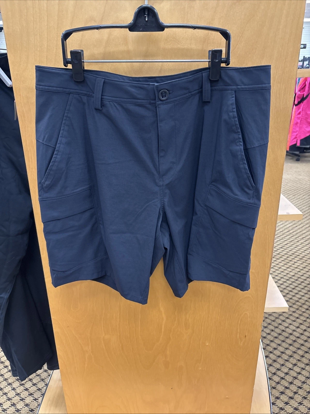 Under Armour Men Size 36 9" UA Fish Hunter 2.0 Cargo Shorts Black 1383560
Opens in a new window or t