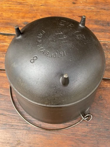 Pre Griswold Erie #8 Cast Iron 3 Footed Kettle