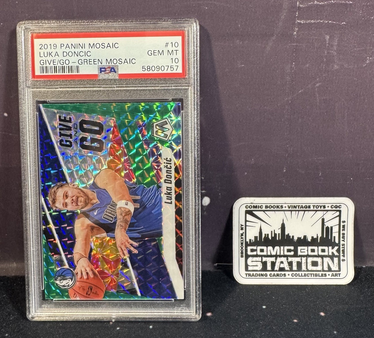 Luka Doncic #10 2019 Panini Mosaic Give/Go Green PSA 10 Gem Mt Mavericks GD view 8