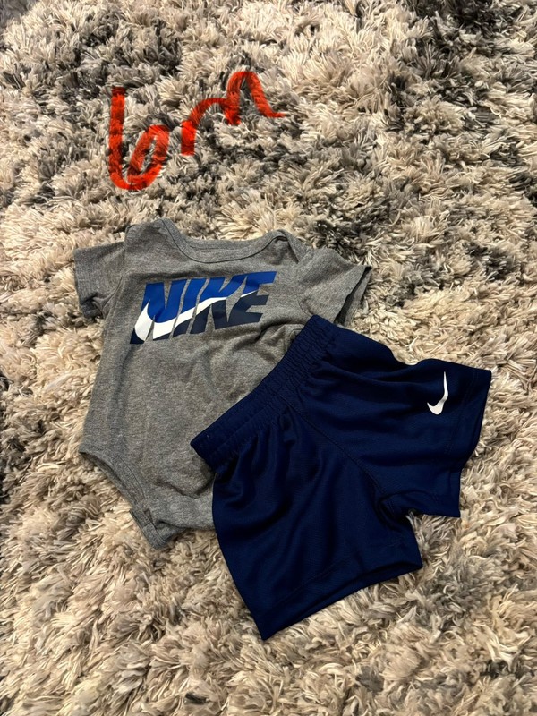 Boys Nike short outfit size 6 months short sleeve multicolor 