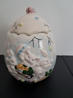 Vtg Ceramic ''Cracked'' Easter Egg Bunnies Carrots 6.5 T x 5''W Cookie Jar Dish