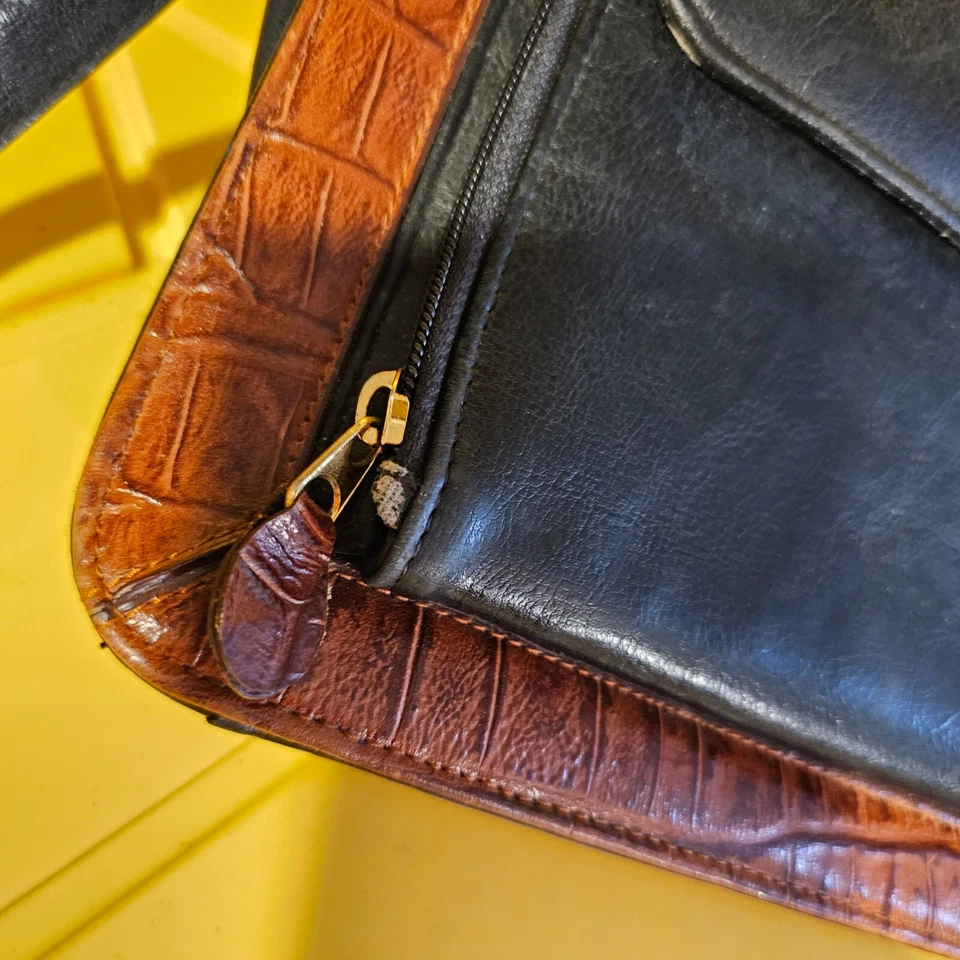 Maletín para computadora portátil Belle Rose de cuero negro y marrón con estampado de cocodrilo Foto 4 de 4