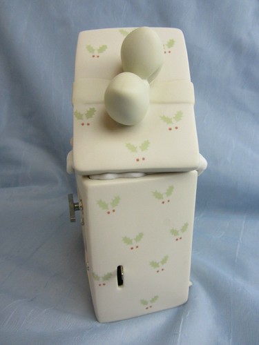 Precious Moments ~ Do Not Open Till Christmas ~ MUSIC BOX Plays TOYLAND #522244 - Picture 3 of 7
