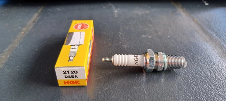 BOUGIE NGK D8EA - Photo 1/1