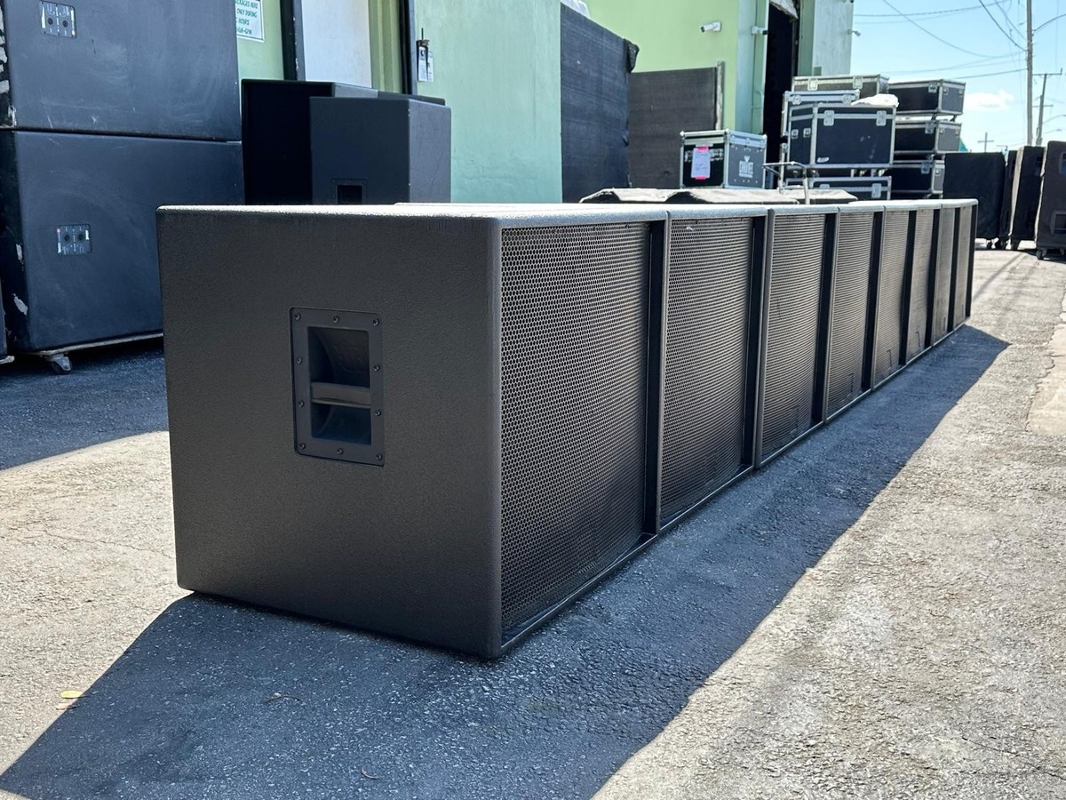 JBL SR4718X Single 18