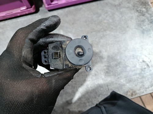 Kia Carens III UN Schalter Spiegel Spiegelverstellung 202005064 Spiegelschalter