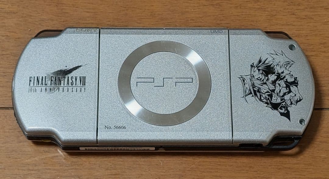 スクウェア・エニックス PlayStationPortable FF7 10T… PSP Crisis Core Final Fantasy VII 10th ANNIVERSARY LIMITED Edition